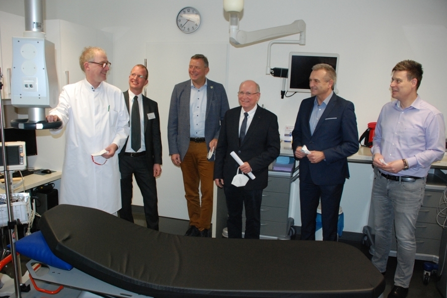 MdL Matthias Goeken, Bürgermeister Burkhard Deppe und Beigeordneter Michael Scholle besuchen Klinik Rosenberg in Bad Driburg